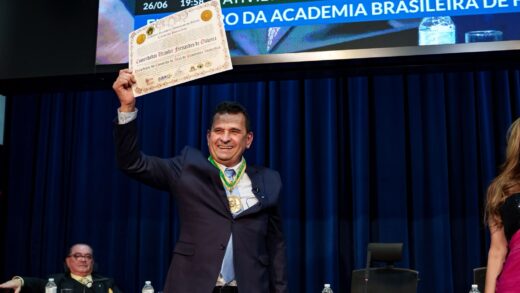 Urandir Fernandes de Oliveira durante apresentação do Ecossistema Dakila, o ambiente que reúne o BDM Digital e o projeto Caminhos de Peabiru sob uma mesma visão de inovação e desenvolvimento.