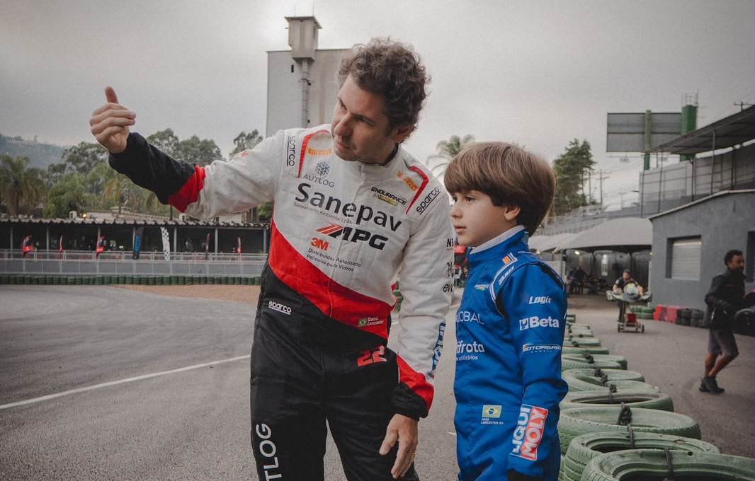 Daniel Lancaster acompanha estreia do filho.
