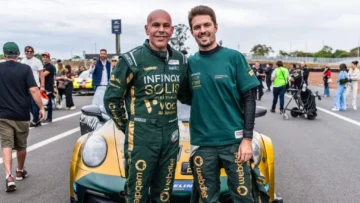 Marcos Regadas e Felipe Drugovich com o Porsche #17 no grid do Autódromo Internacional Nelson Piquet, em Brasília.