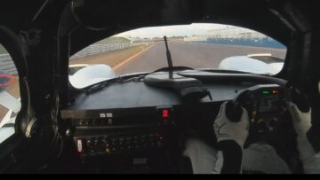 Piloto da Autlog Racing mostra o Ligier P320 e a nova parceria com ELF.