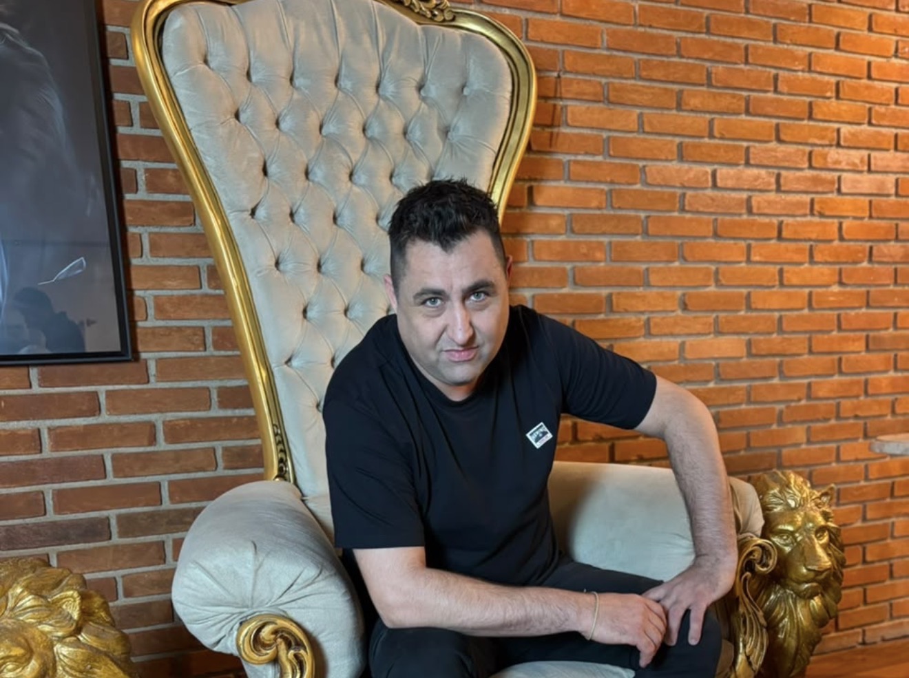 Paulo Roberto ultrapassa 1 milhão de visualizações em seu novo videoclipe.