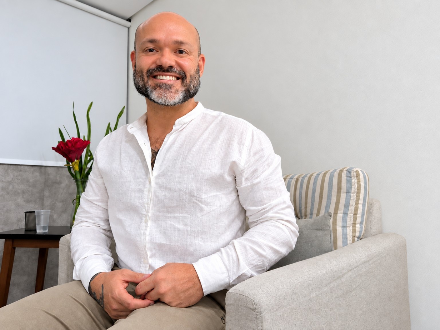 Psicólogo Rodrigo Toledo em atendimento clínico em São Paulo.