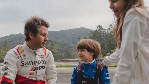 Daniel Lancaster acompanha a estreia do filho João no kart.