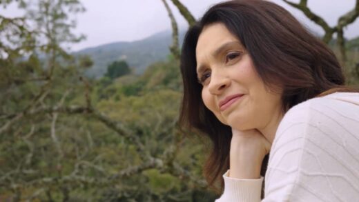 Andréa Vilas Boas, gerente de Tecnologia da Informação, virou a voz do Outubro Rosa da Mahogany.