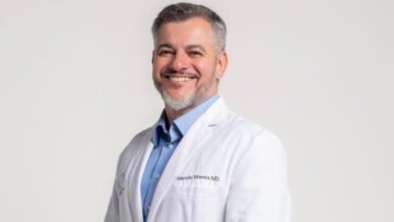 Dr. Marcelo Moreira realiza o lifting endoscópico para esconder as cicatrizes e cuidar da pele.