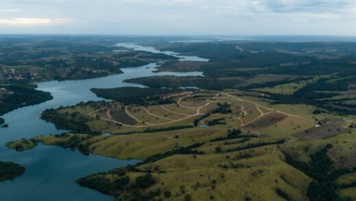 Fazenda do Lago, em Abadiânia, tem 2,8 milhões de metros quadrados de cerrado à margem do lago e um projeto que se define como um wellness club residence.