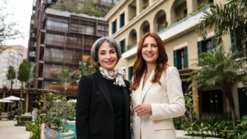 À esquerda Claudia Matarazzo, e à direita Eliane Ribeiro (anfitriã do evento)